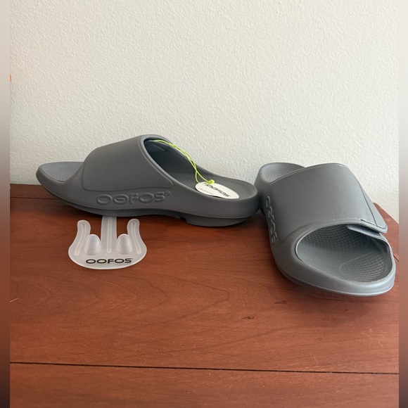 OOFOS Gray Men's Slide Sandals - Picture 2 of 4